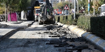 luleburgaz-belediyesi-fen-isleri-mudurlugu-ekipleri-kent-genelinde-yol-onarim-ve-yenileme-calismalarina-devam-ediyor.jpg
