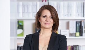 mercedes-benz-yonetim-merkezinde-boytorun-mimarlik-imzasi-dY6Adz69.jpg