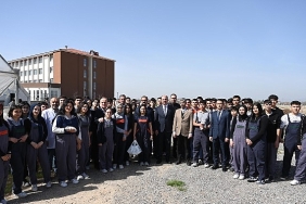 milletvekili-baykan-ve-baskan-altay-lise-ogrencileriyle-bulustu.jpg
