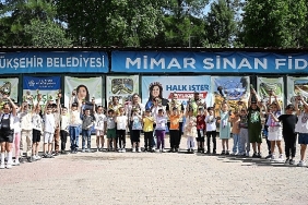 minik-ogrenciler-anneleri-icin-en-guzel-hediyeyi-buyuksehir-belediyesinin-fidanliginda-elleriyle-dikti.jpg