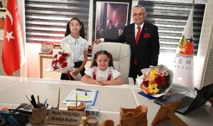 minik-ogrenciler-belediye-baskani-oldu-hpIIMtcs.jpg