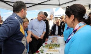 mudanya-belediyesi-turizm-haftasi-etkinlikleri-kapsaminda-girit-yemekleri-ve-lezzetleri-mutareke-meydaninda-duzenlenen-girit-gxfMR6CV.jpg