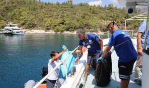 mugla-buyuksehir-belediyesi-yaz-sezonunda-artan-deniz-trafigi-nedeniyle-ortaya-cikabilecek-kirliligi-onlemek-icin-zWAnLdKr.jpg