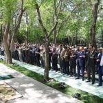namazg-hta-eller-yagmur-icin-semaya-kalkti-karR18jw.jpg