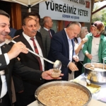 nevsehir-belediye-baskani-rasim-ari-gormeyenler-kultur-ve-birlesme-dernegi-gor-bir-tarafindan-duzenlenen-asure-dagitim-programina-katildi.jpg