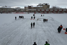 nevsehir-belediyesi-ekipleri-gazi-stadyumunu-temizledi.jpg