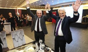 nilufer-belediye-meclisinin-2019-2024-secim-doneminin-son-toplantisi-ve-ardindan-yapilan-kapanis-yemegi-duygusal-QdQHO6qJ.jpg