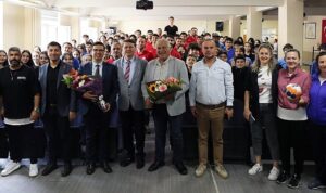 nilufer-belediyespor-hentbol-takimi-ogrencilerle-bulustu-ifWhF474.jpg