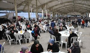 niluferde-ilk-iftar-sofrasi-ihsaniyede-kuruldu-uQNQACK5.jpg