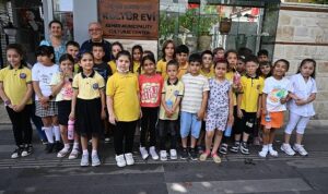 ogrenciler-kemer-belediyesi-kultur-evini-gezdi-cyPzlJXi.jpg