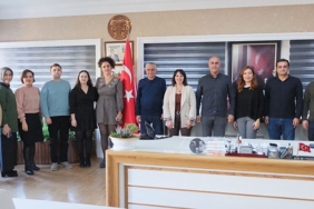 ogretmenler-baskan-topaloglunun-yeni-yilini-kutladi.jpg