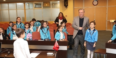 osmangazi-belediyesinden-cocuklara-yerel-yonetim-bilinci.jpg