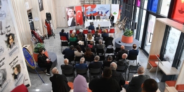 osmangazide-1-kitap-1-yazar-bulusmalari.jpg