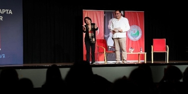 oya-basar-olene-kadar-tiyatro-yapacagim.jpg