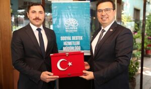 ozgurluklerini-gokyuzune-balon-ucurarak-kutladilar-akXU3BVf.jpg