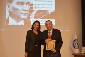 prof-dr-aybars-felaketlerin-icinden-cumhuriyetin-dogdugu-bir-tarihimiz-var.jpg