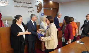 rektor-prof-dr-budak-eu-ailesi-ile-bayramlasti-qO6BZlLS.jpg