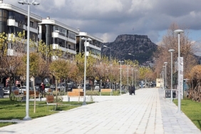 saglik-emekcileri-aniti-bolgesi-yenilenen-yuzu-ile-vatandastan-tam-not-aldi.jpg