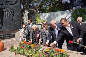 sanatci-ali-ekber-cicek-edremitte-anildi.jpg