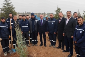 selcuklu-belediye-baskani-ahmet-pekyatirmaci-11-kasim-milli-agaclandirma-gunu-dolayisiyla-duzenlenen-fidan-dikim-etkinligine-katildi.jpg