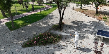 selcukluda-yesil-alanlarin-ilaclama-calismalari-devam-ediyor.jpg