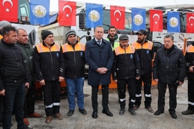 sivas-belediyesi-kis-aylarinda-sehir-ici-ulasimin-aksamamasi-adina-65-arac-ve-255-personel-ile-7-gun-24-saat-gorev-yapiyor.jpg