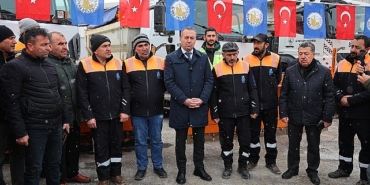 sivas-belediyesi-kis-aylarinda-sehir-ici-ulasimin-aksamamasi-adina-65-arac-ve-255-personel-ile-7-gun-24-saat-gorev-yapiyor.jpg