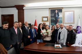 sivaslilar-kultur-ve-dayanisma-dernegi-ege-bolgesi-ilce-federasyon-baskanlari-ve-uyeleri-didim-belediye-baskani-hatice-gencayi-ziyaret-etti.jpg