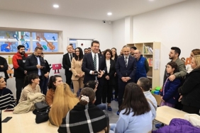 tbb-ve-ibb-baskani-ekrem-imamoglu-eyupsultandaki-yuvamiz-istanbul-cocuk-etkinlik-merkezinde-miniklerle-sohbet-etti-velilerle-dertlesti.jpg