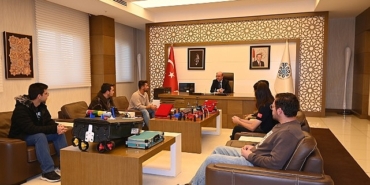 teknofestte-selcukluyu-gururlandiran-takimlardan-baskan-pekyatirmaciya-ziyaret.jpg