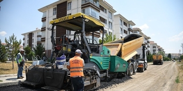 toki-bolgesi-sicak-asfaltla-bulustu.jpg