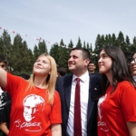 torbali-belediyesinden-ogrencilere-hem-egitim-hem-de-ulasim-destegi.jpg