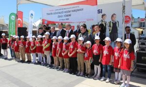 toyota-otomotiv-sanayi-turkiye-trafik-guvenligi-resim-yarismasiyla-genc-yetenekleri-odullendirdi-dCcvXwia.jpg