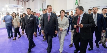 tugay-izmir-tekstil-ve-moda-sektorunde-oncu-rolunu-surdurecek.jpg