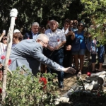 tuncel-kurtiz-edremitte-ki-mezari-basinda-anildi.jpg
