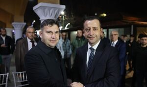 tutus-izmite-hizmet-boyunum-borcu-NDI8vBAC.jpg