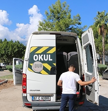 ukome-ekipleri-servis-araclarini-inceliyor.jpg