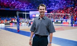 unlu-oyuncu-aras-bulut-iynemli-voleybol-milletler-liginde-filenin-sultanlarina-destek-verdi-1yc6zjRi.jpg
