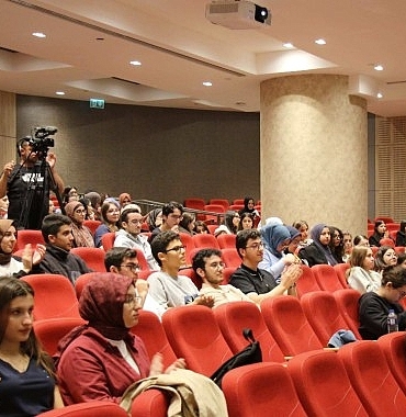 Üsküdar Üniversitesi’nde ilk ders bağımlılıkla mücadele oldu!
