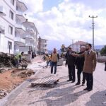yenicekoyde-yol-kaplama-ve-tretuvar-calismalari-suruyor-dS6Zfque.jpg