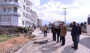 yenicekoyde-yol-kaplama-ve-tretuvar-calismalari-suruyor-dS6Zfque.jpg