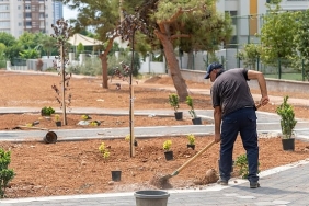 yenisehir-belediyesi-kenti-yesillendirmeye-devam-ediyor.jpg