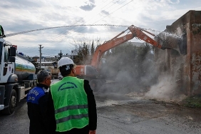 yenisehir-belediyesi-metruk-binalari-yikmaya-devam-ediyor.jpg
