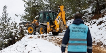yenisehir-belediyesinden-kar-temizleme-ve-yol-acma-calismasi.jpg
