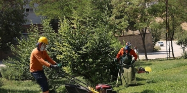 yesil-bir-cankaya-icin-parklarda-bakim-yapiliyor.jpg
