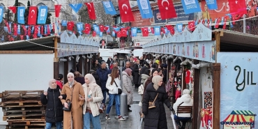 yilbasi-pazari-2025-uskudarda-basladi.jpg