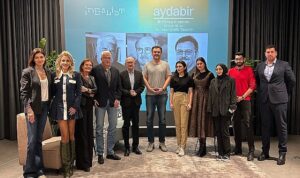 yilin-ilk-aydabir-soylesisi-iki-dunya-arasinda-mimarlik-ve-cevresel-grafik-tasarim-temasiyla-gerceklesti-7lQCf8Ve.jpg