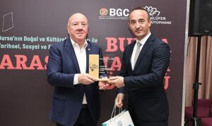 yilmaz-akkilic-bursa-arastirmalari-odulleri-sahiplerini-buldu-ciQ21lG7.jpg