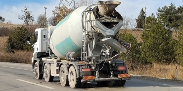 yola-beton-doken-beton-mikserine-106-bin-tl-ceza.jpg