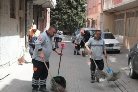 zeytinburnu-sokaklarinda-serinleten-yaz-temizligi.jpg